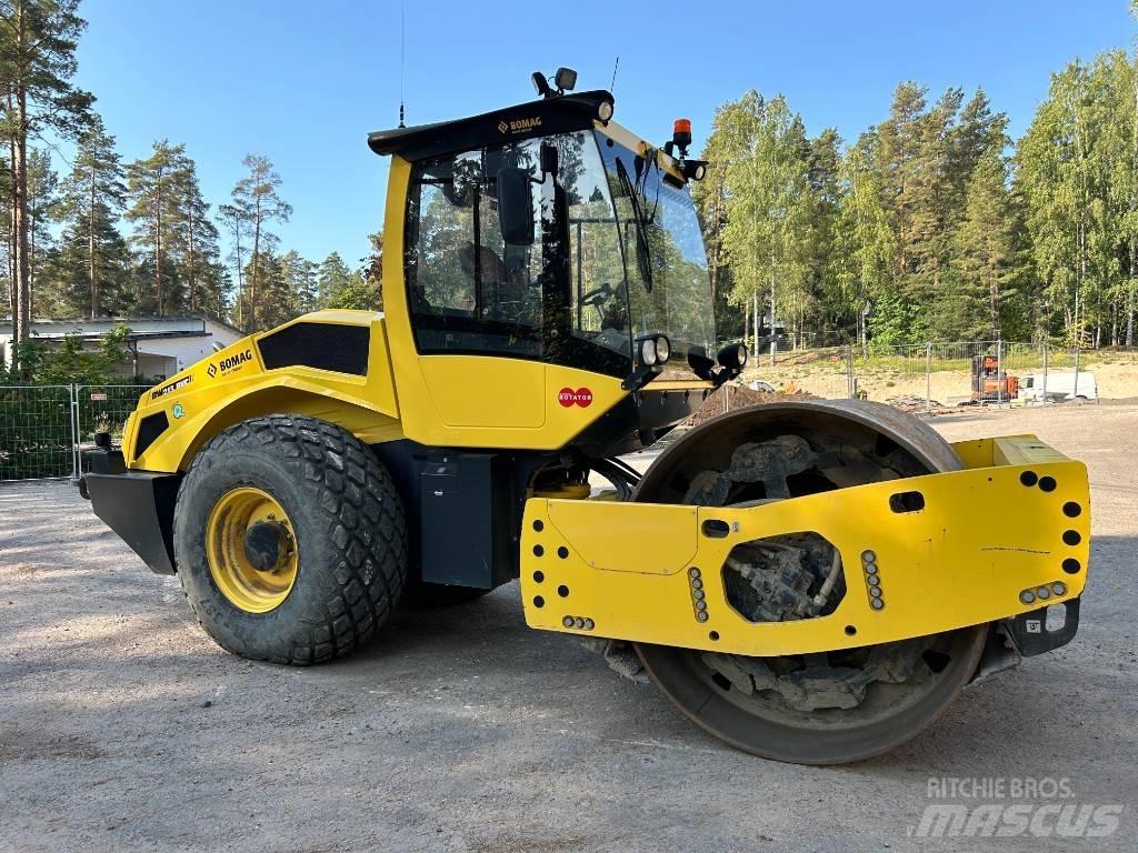 Bomag BW 213 Rodillos de un solo tambor