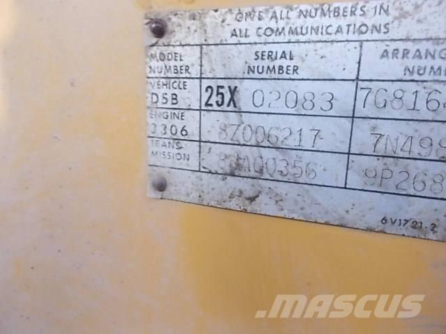 CAT D 5 B Buldozer sobre oruga