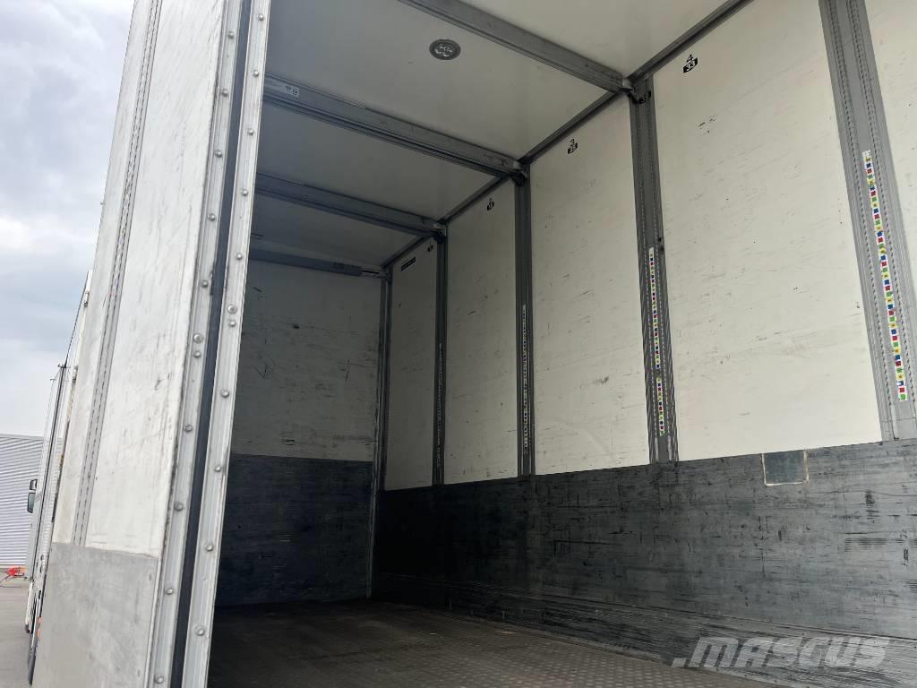 Ekeri X Cajas de remolque