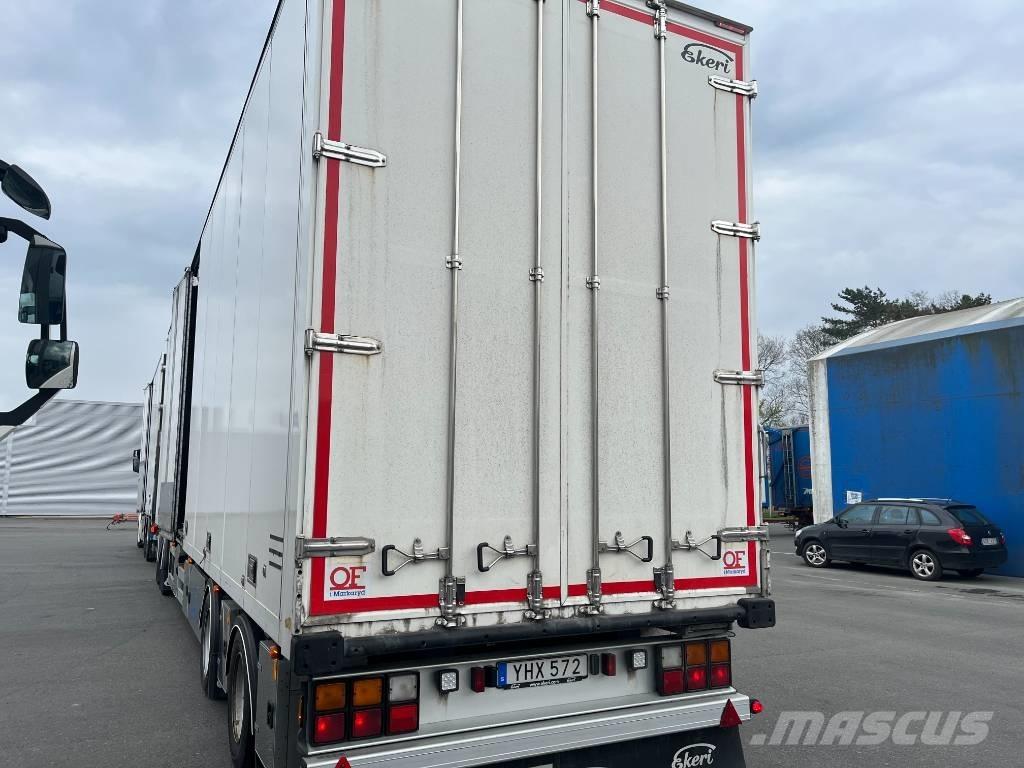 Ekeri X Cajas de remolque