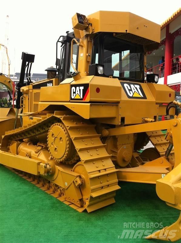 Komatsu d65ex-16 Buldozer sobre oruga