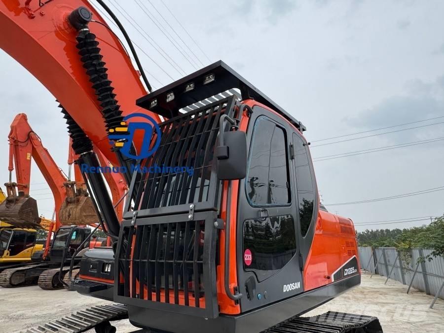 Doosan DX 225 LCA Excavadoras sobre orugas