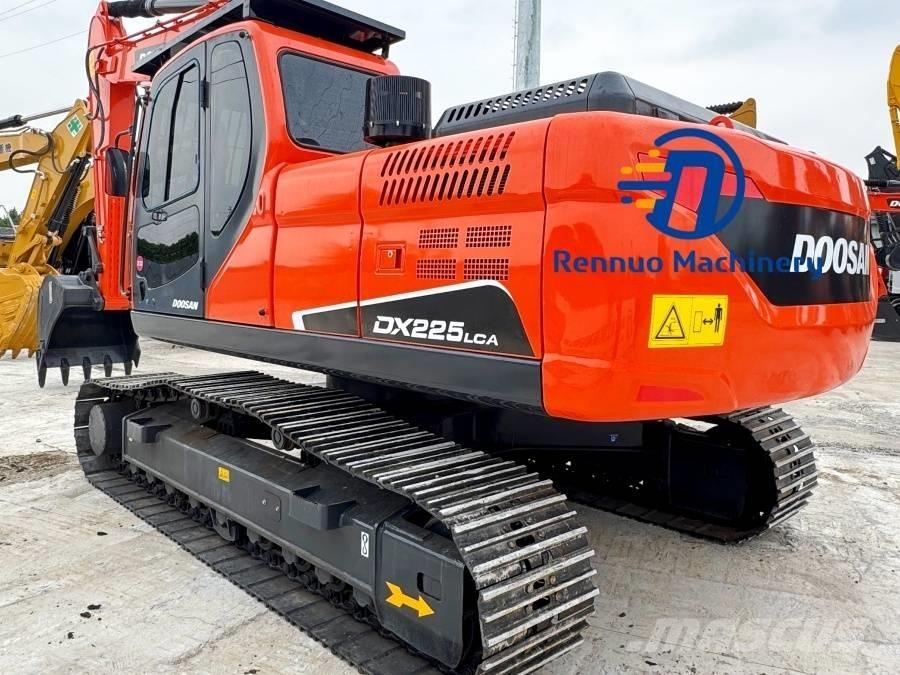 Doosan DX 225 LCA Excavadoras sobre orugas