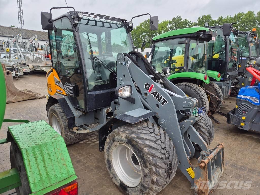 GiANT G3500 Minicargadoras