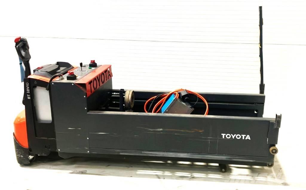 Toyota LWE200 + tugger Montacargas manual para paletas