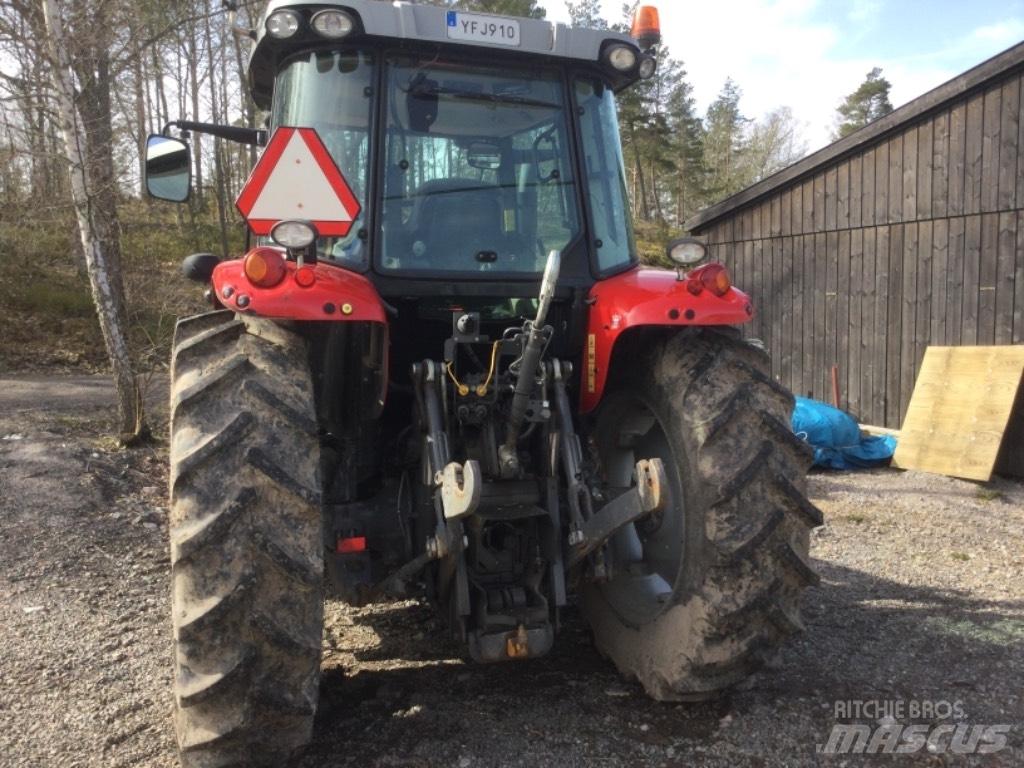 Massey Ferguson 5712 Tractores