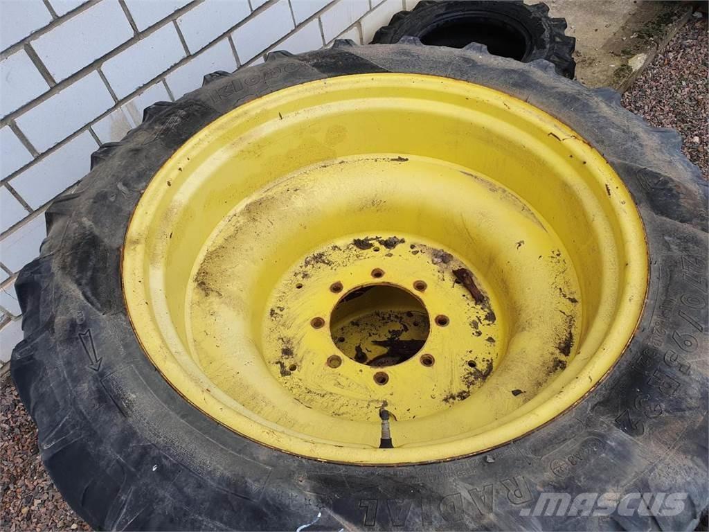 Kleber 270/95R32 Ruedas