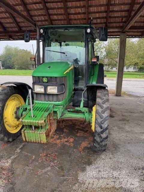 John Deere 5820 Tractores