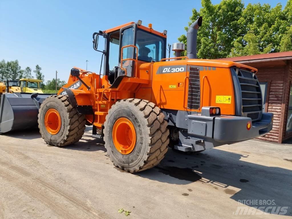 Doosan DL 300 Cargadoras sobre ruedas