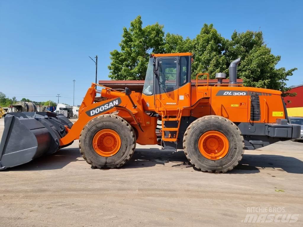 Doosan DL 300 Cargadoras sobre ruedas