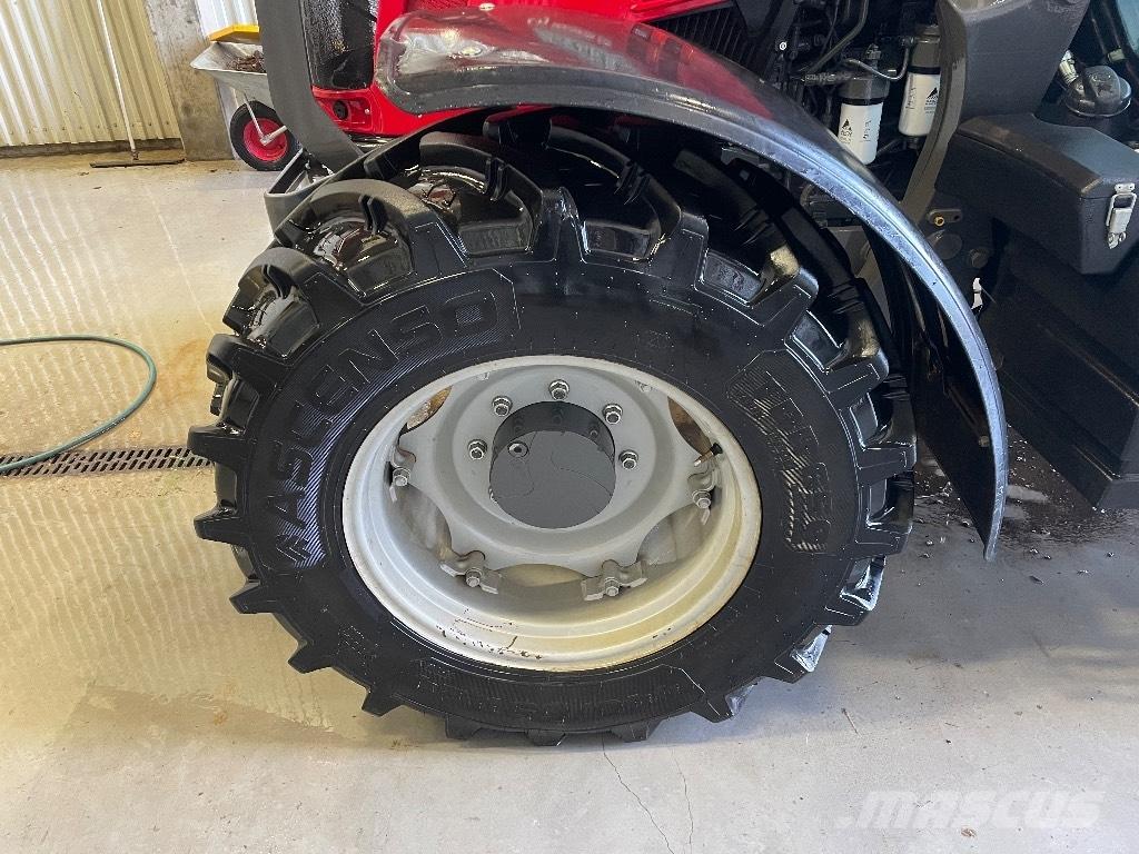 Massey Ferguson 5713 Tractores