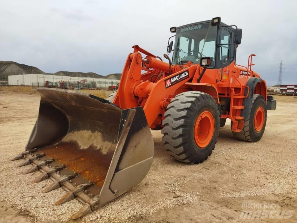 Doosan DL 300 Cargadoras sobre ruedas