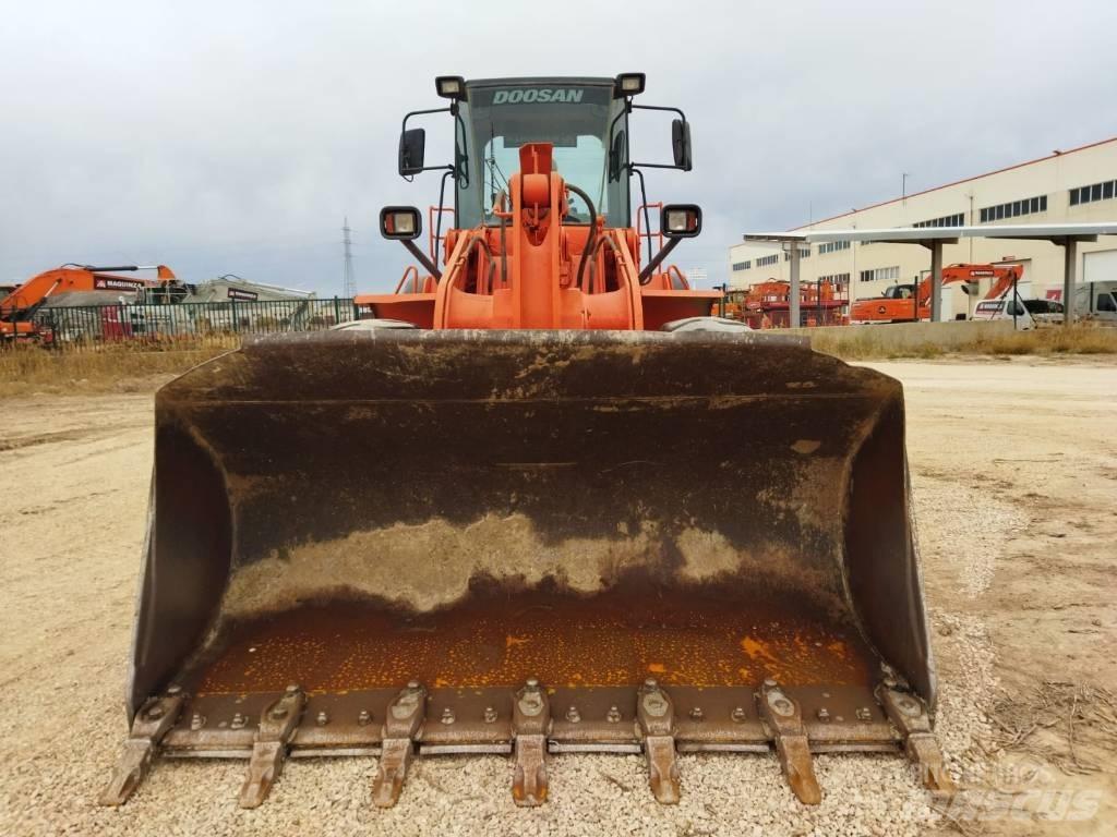 Doosan DL 300 Cargadoras sobre ruedas