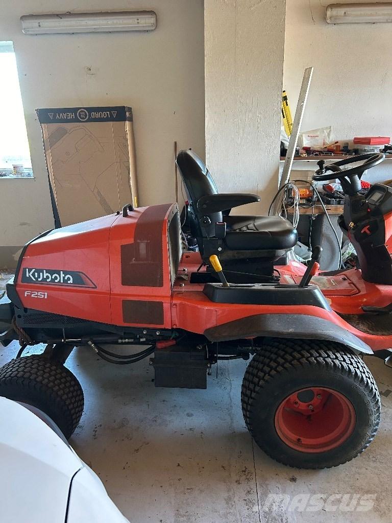 Kubota F 251 Corta-césped delanteros y traseros