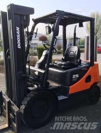 Doosan D25S-5 Camiones diesel