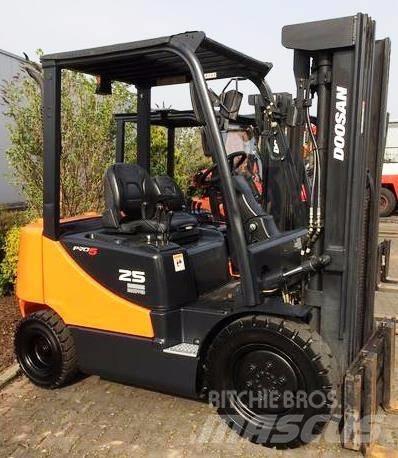 Doosan D25S-5 Camiones diesel