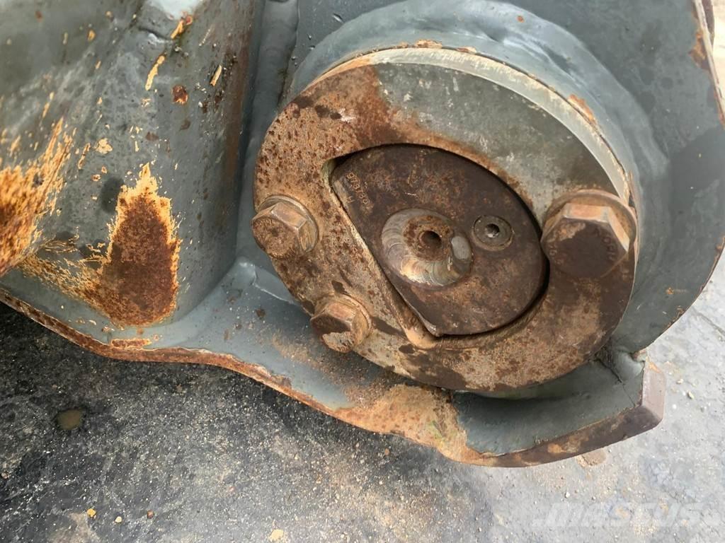 Liebherr LR 624 Cucharones