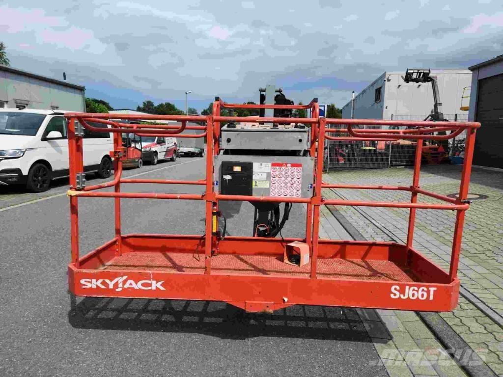 SkyJack SJ 66 T Plataformas con brazo de elevación manual
