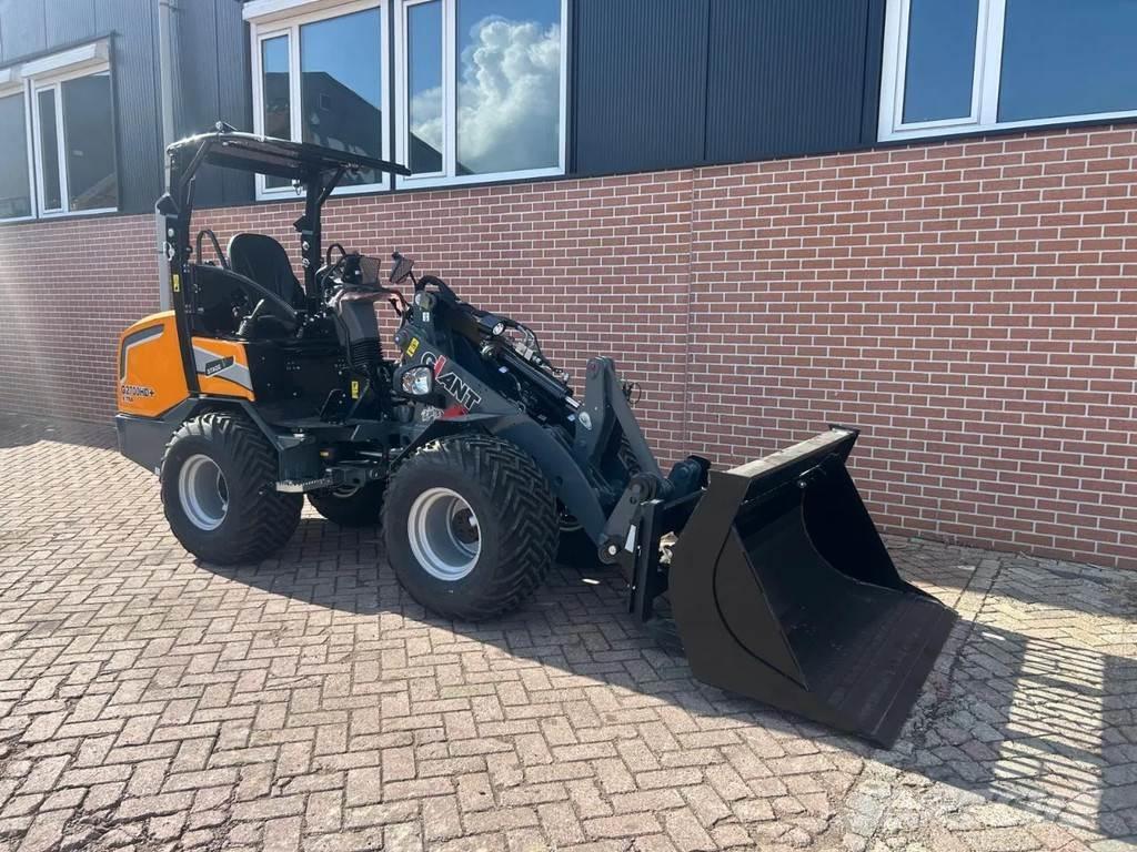 GiANT G2700 Minicargadoras