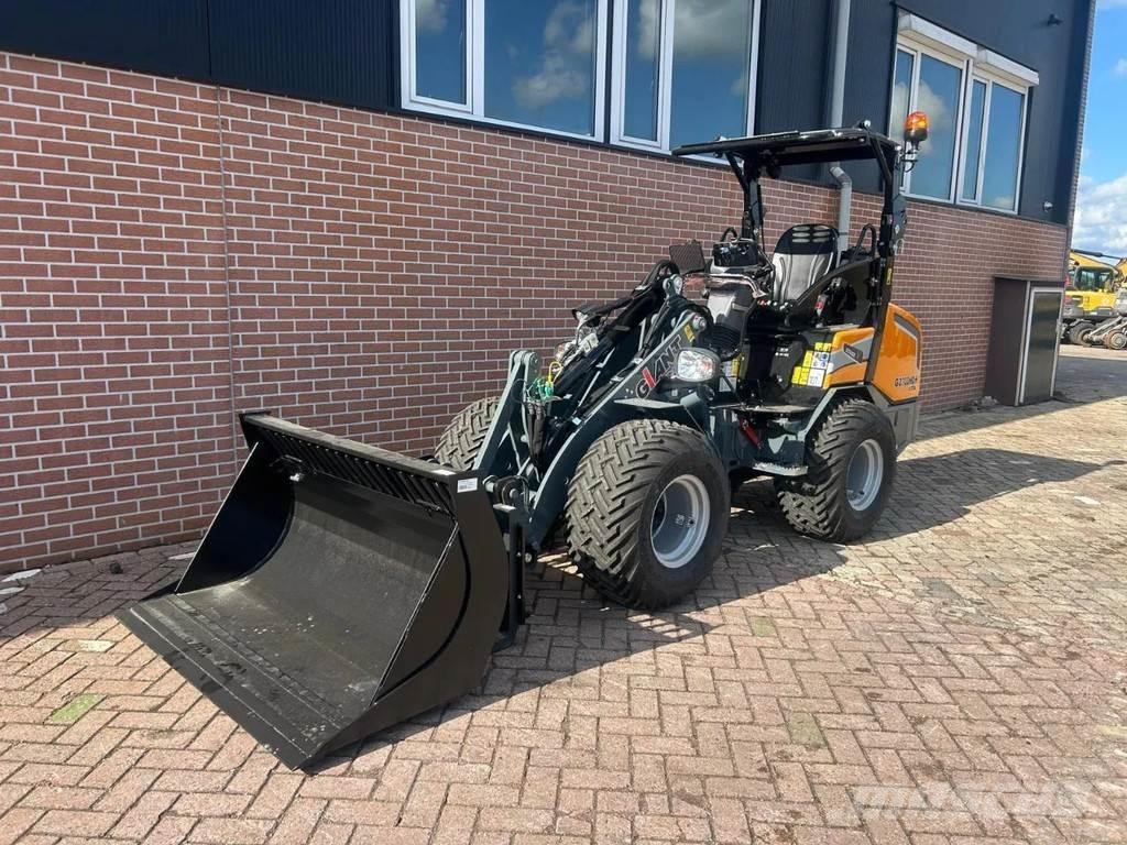 GiANT G2700 Minicargadoras