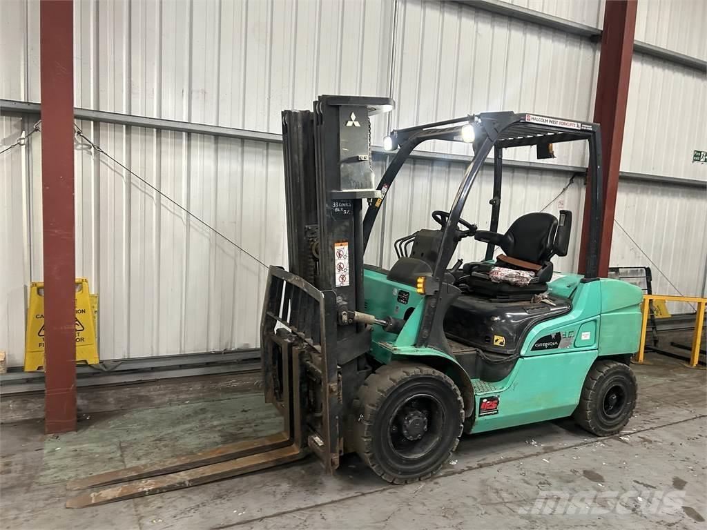 Mitsubishi FD30NT Camiones diesel