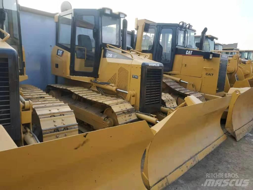 CAT D5M Buldozer sobre oruga