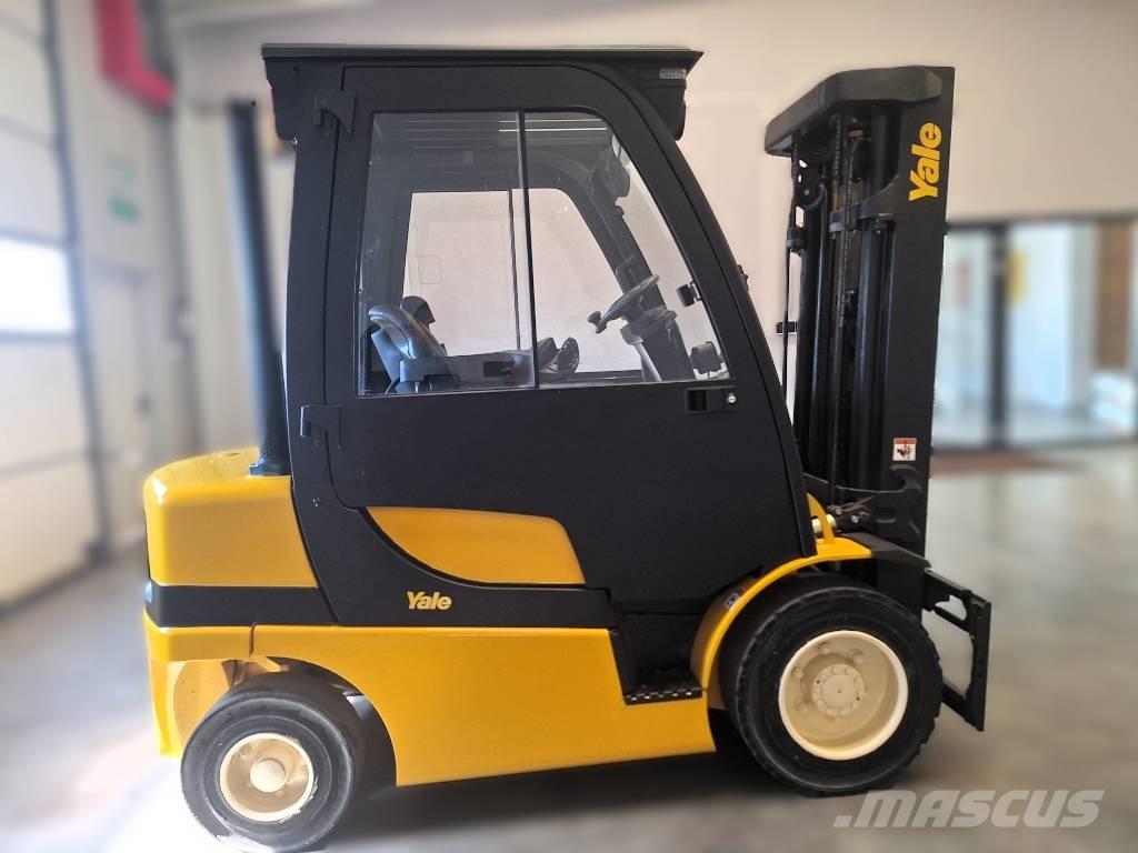 Yale GDP 25 VX Camiones diesel