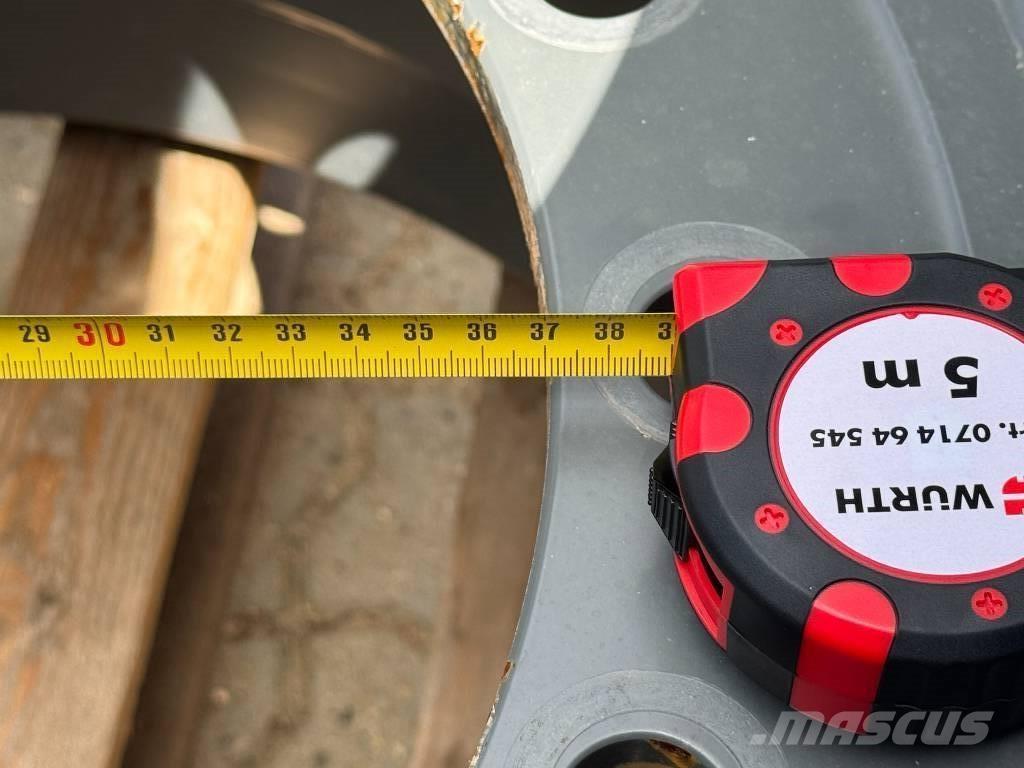 Liebherr L550 - TA 230 Llantas