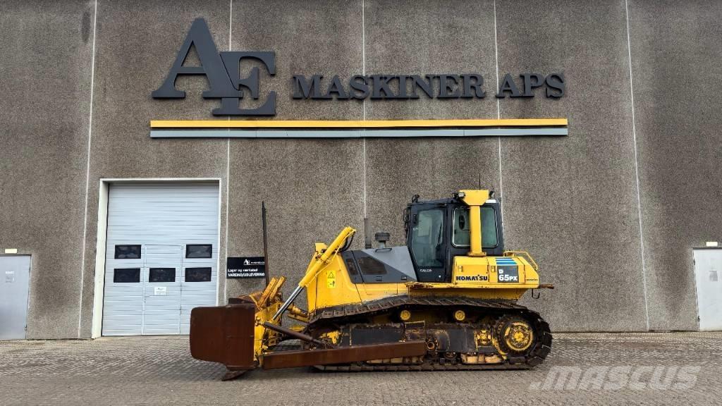 Komatsu D 65 PX-15 Buldozer sobre oruga