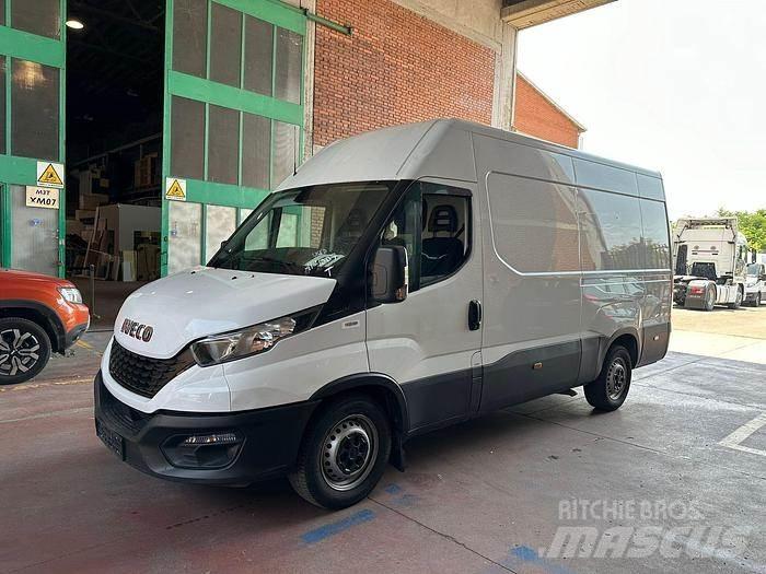 Iveco 35S16 Furgonetas cerradas