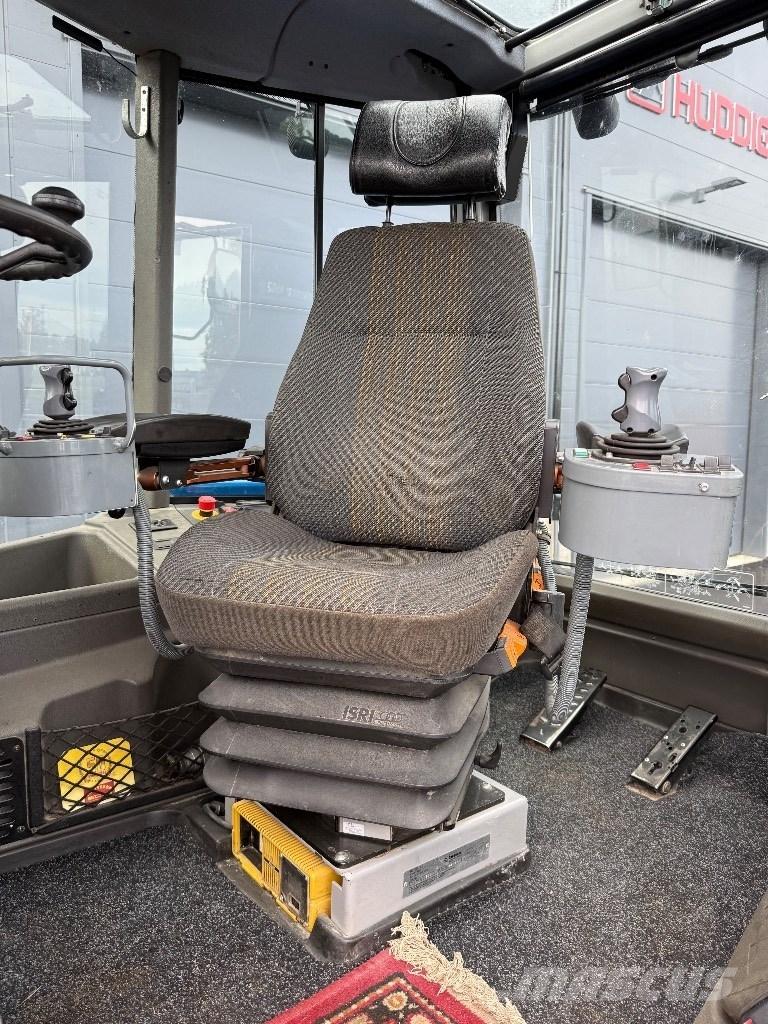 Huddig 1260 B Retrocargadoras