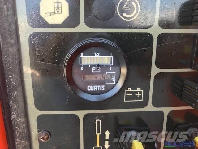 JLG E400AJPn Plataformas con brazo de elevación manual