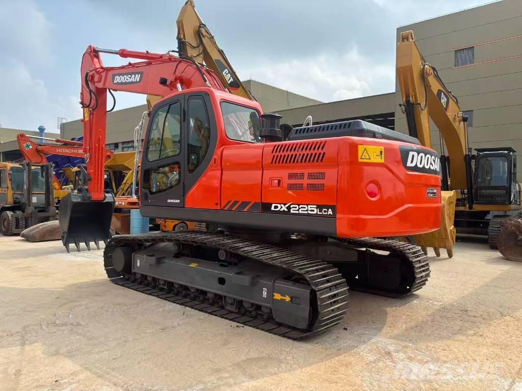 Doosan 225 LC Excavadoras sobre orugas