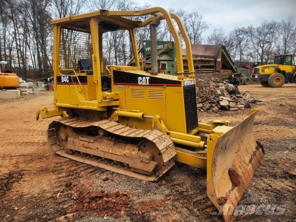 CAT D 4 C Buldozer sobre oruga