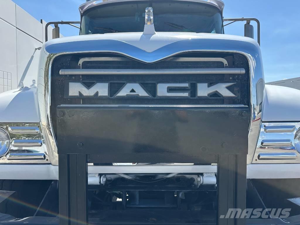 Mack CV 713 Camiones desmontables