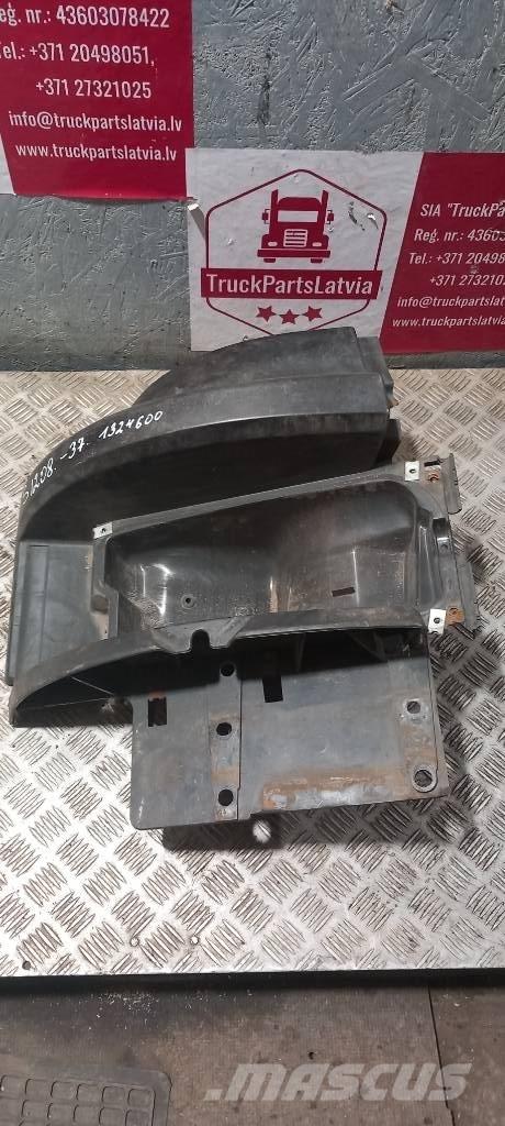 Scania 94 D.   1324600 Cabinas