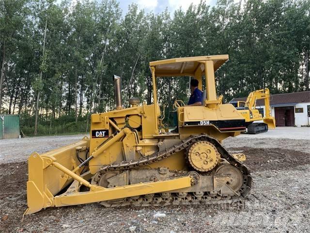 CAT D5H Buldozer sobre oruga