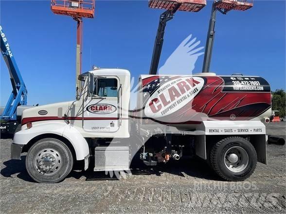 Peterbilt 330 Camiones cisterna