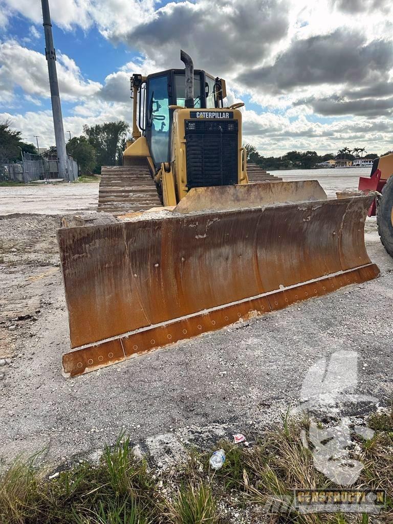 CAT D 6 N Buldozer sobre oruga