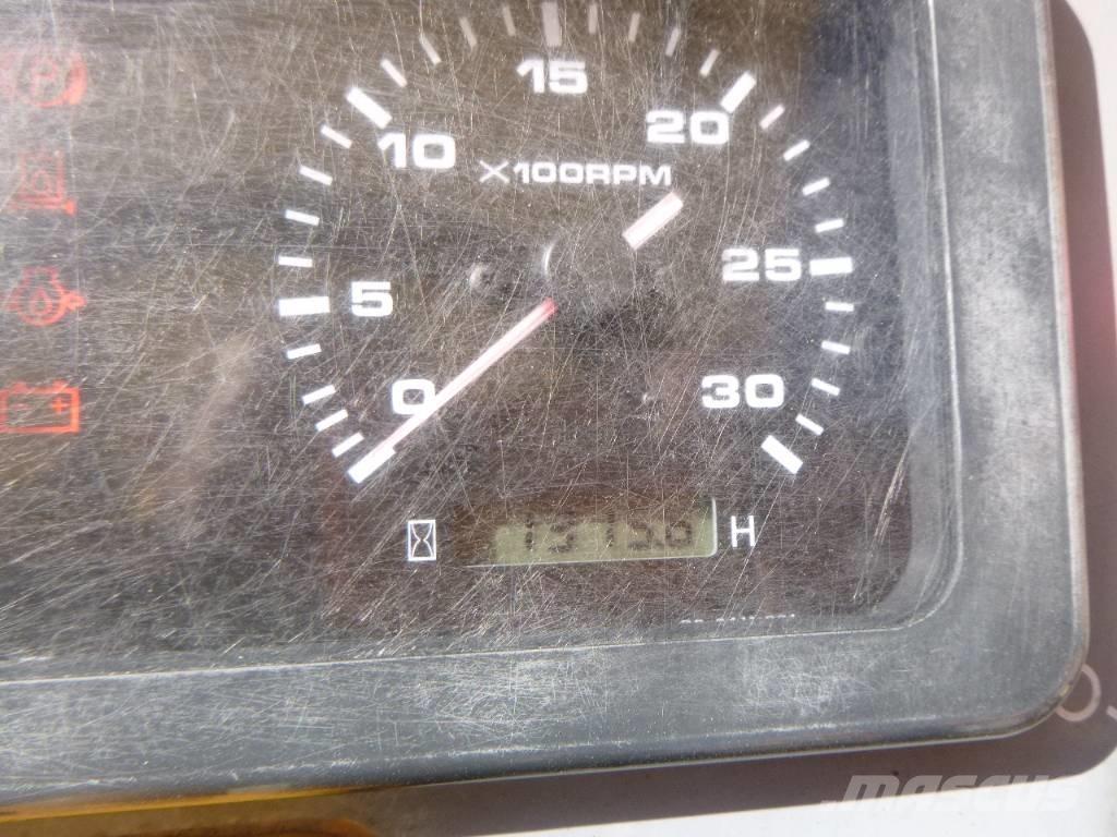 Sakai TS160-2 Rodillos sobre neumáticos