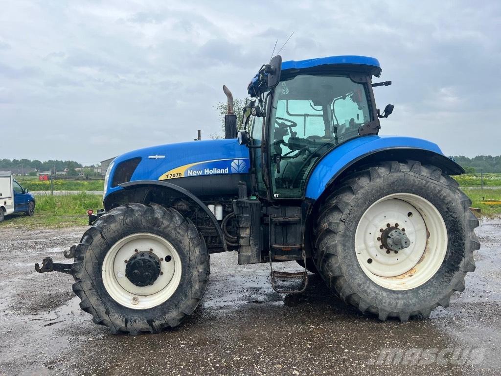 New Holland T 7070 Tractores