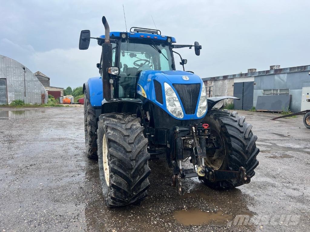 New Holland T 7070 Tractores