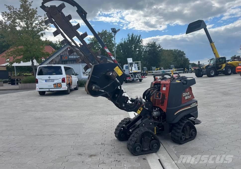 Ditch Witch R300 Camiones de volteo sobre orugas