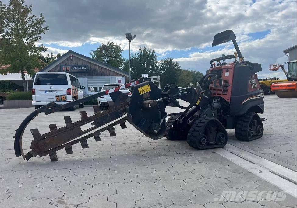 Ditch Witch R300 Camiones de volteo sobre orugas