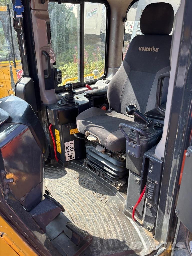 Komatsu D 65 PXi-18 Buldozer sobre oruga