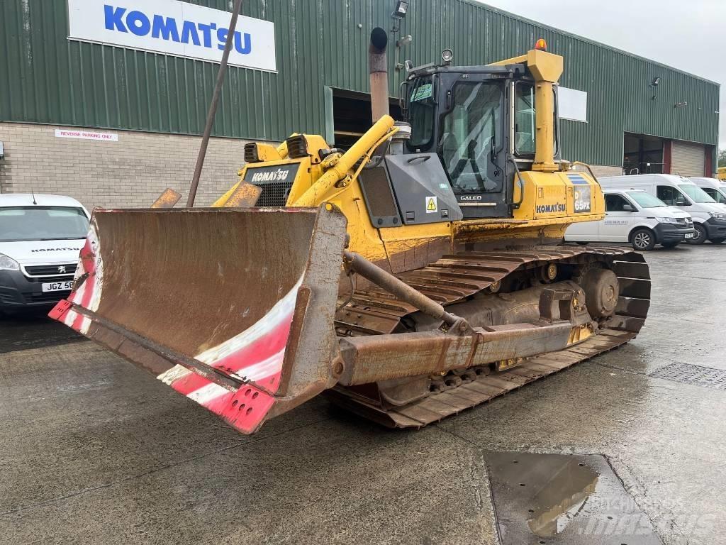 Komatsu D65PX-15E0 Buldozer sobre oruga