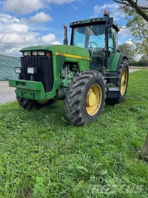 John Deere 8200 Tractores