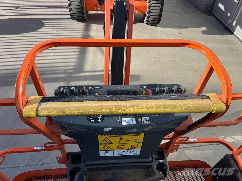 JLG 520 AJ Plataformas con brazo de elevación manual