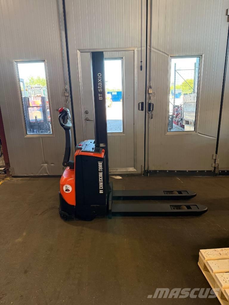 BT truck SWE 080L Montacargas manual