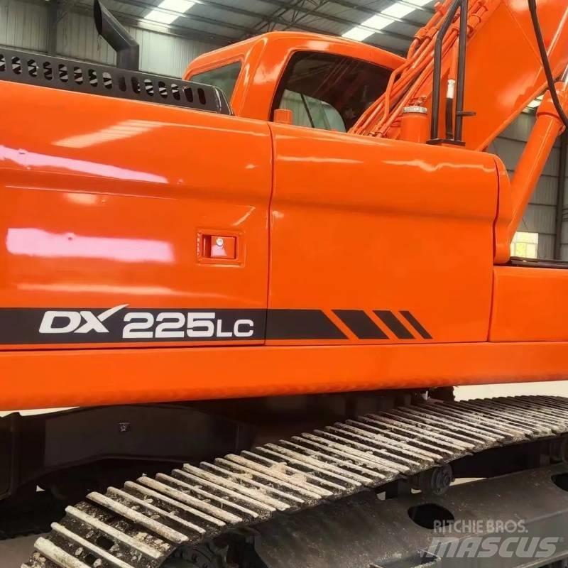 Doosan DX 225 Excavadoras sobre orugas